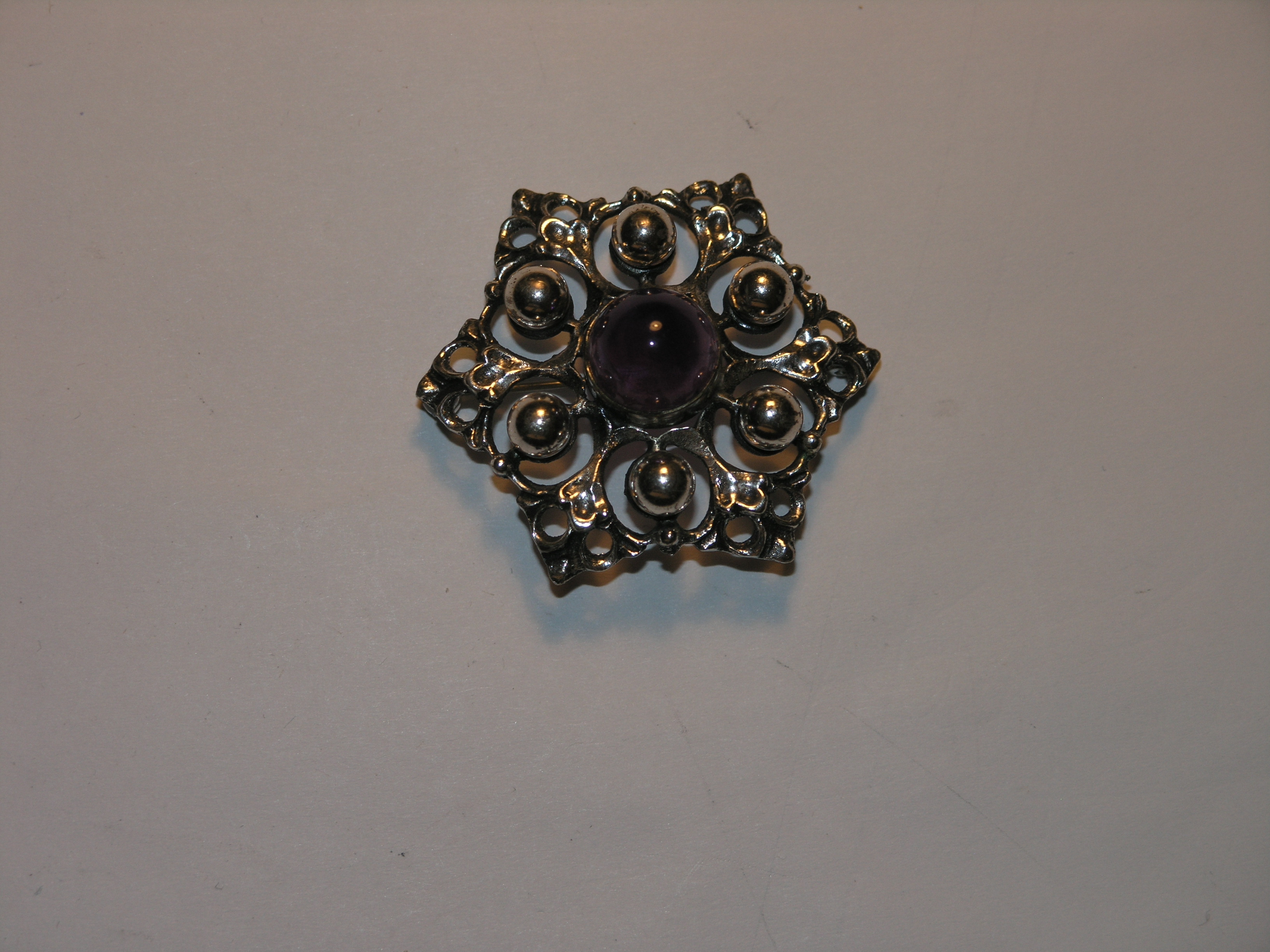 Trachten Silberbrosche mit Amethyst